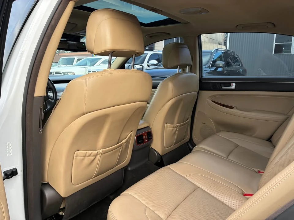 2013 Hyundai Genesis - Image 7 of 12