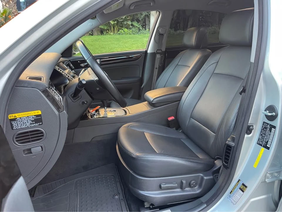 2013 Hyundai Genesis - Image 15 of 19