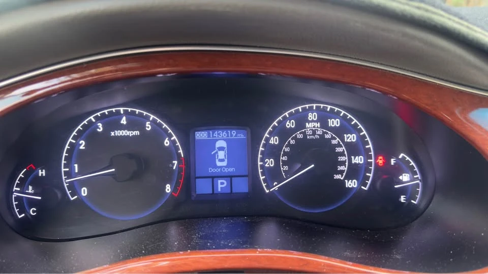 2013 Hyundai Genesis - Image 7 of 17