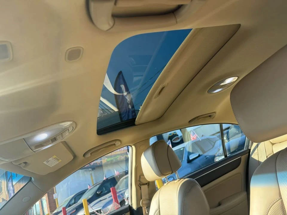 2013 Hyundai Genesis - Image 14 of 18
