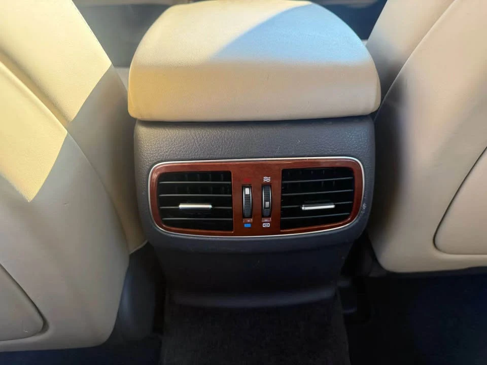 2013 Hyundai Genesis - Image 16 of 18