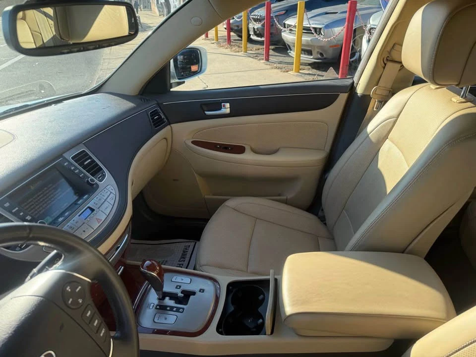2013 Hyundai Genesis - Image 10 of 18