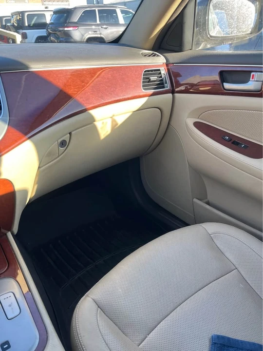 2013 Hyundai Genesis - Image 7 of 7