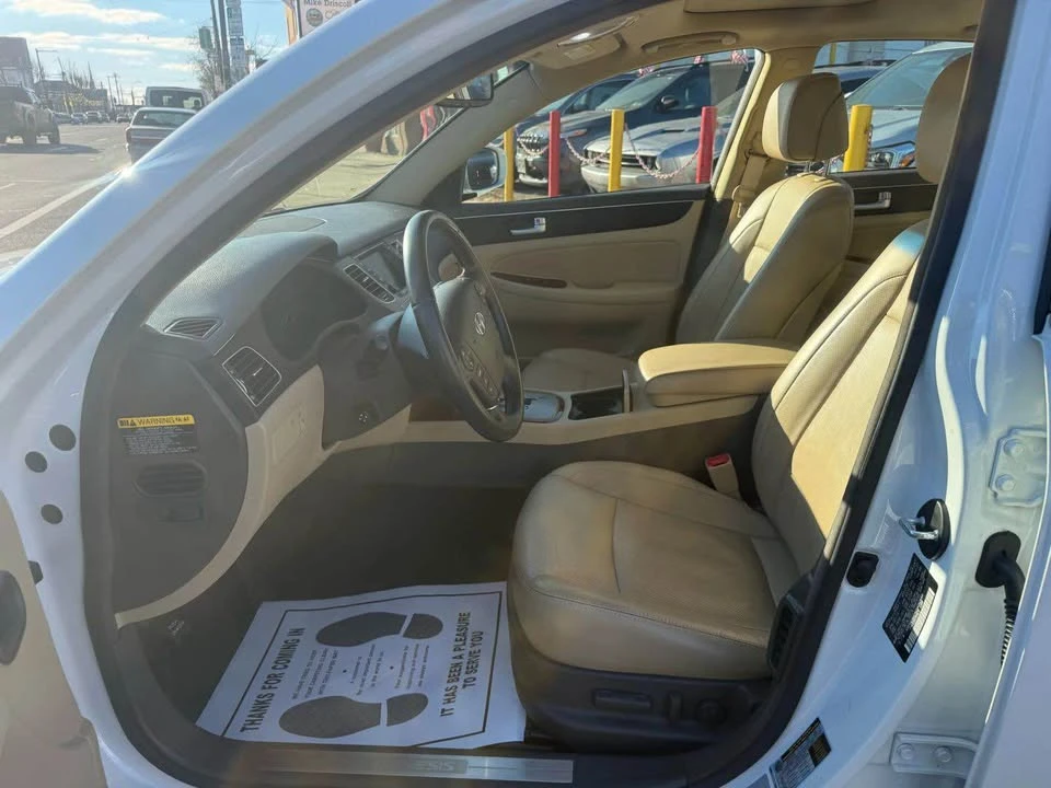 2013 Hyundai Genesis - Image 11 of 18