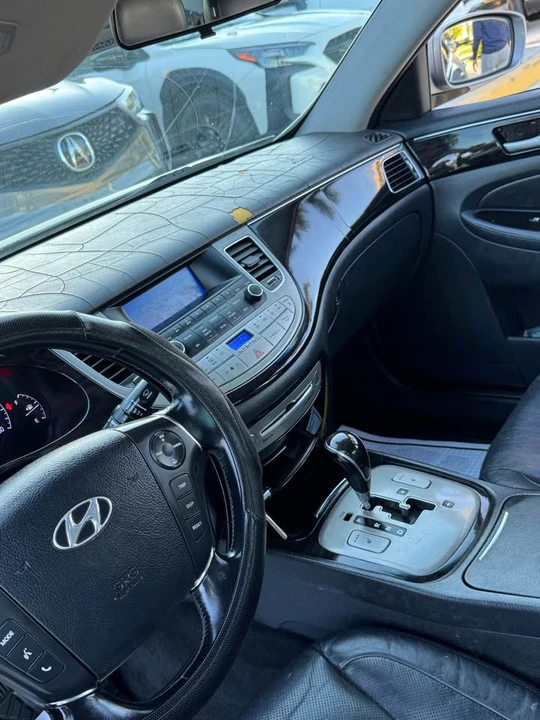 2013 Hyundai Genesis - Image 6 of 6