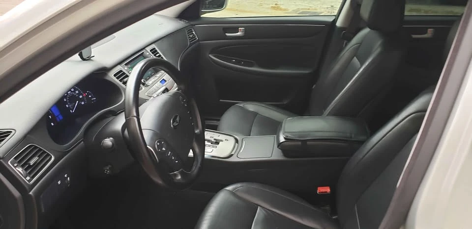 2013 Hyundai Genesis - Image 9 of 11