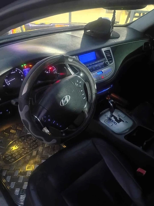 2013 Hyundai Genesis - Image 4 of 6