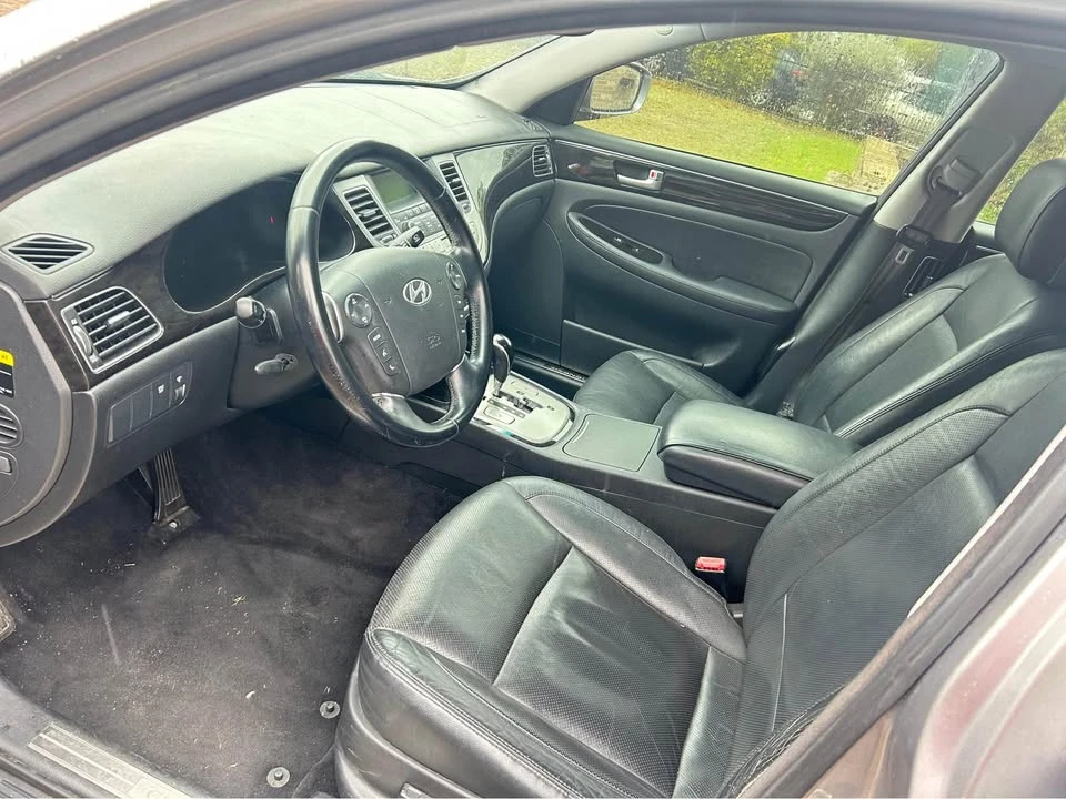 2013 Hyundai Genesis - Image 6 of 9