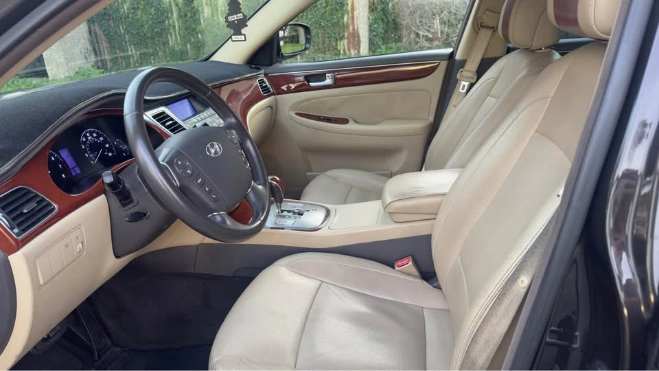 2013 Hyundai Genesis - Image 13 of 17