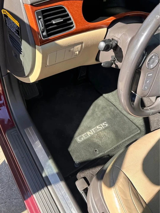 2013 Hyundai Genesis - Image 6 of 15