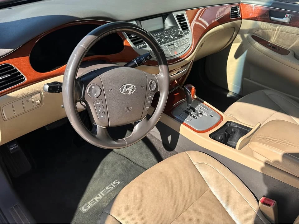 2013 Hyundai Genesis - Image 7 of 15