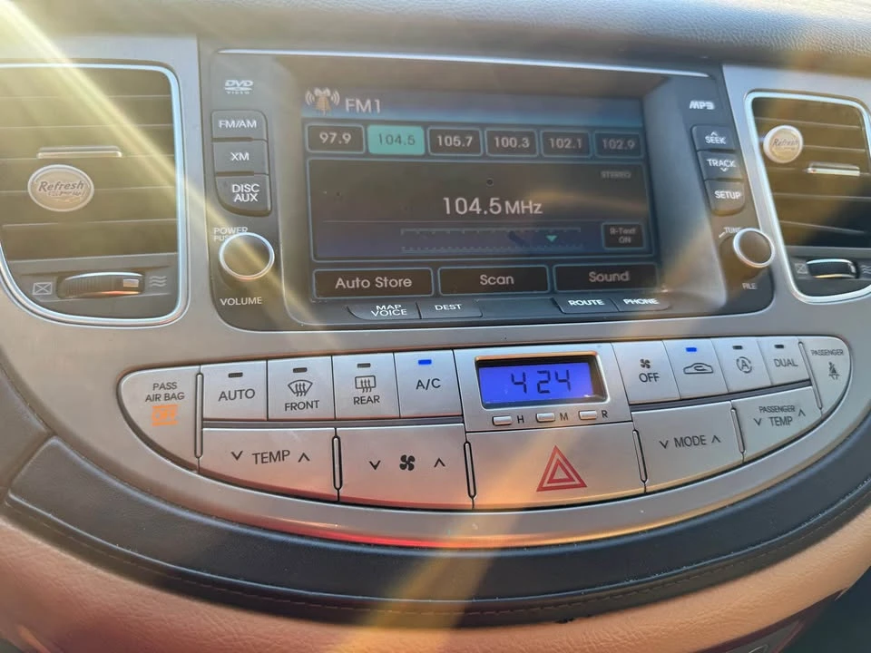 2013 Hyundai Genesis - Image 5 of 9
