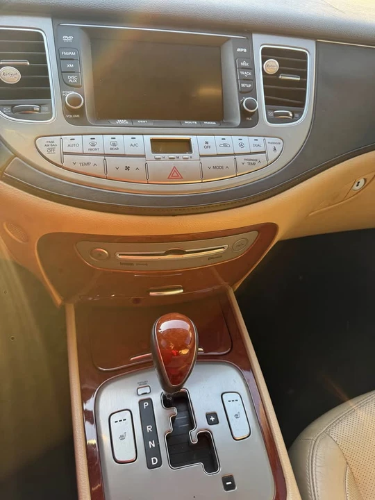 2013 Hyundai Genesis - Image 4 of 9