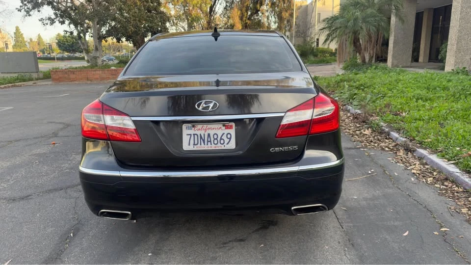 2013 Hyundai Genesis - Image 3 of 17