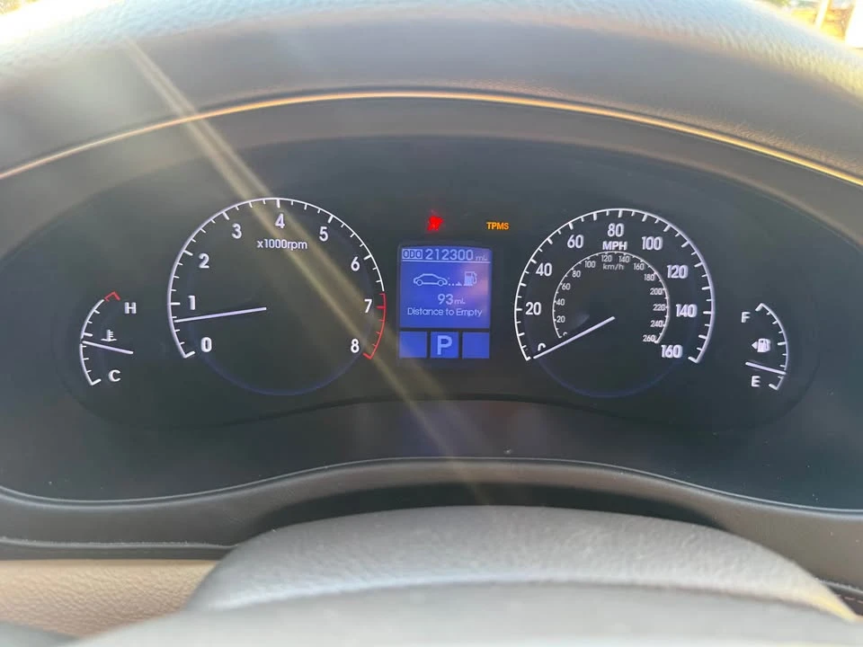 2013 Hyundai Genesis - Image 6 of 9