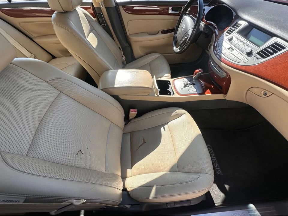 2013 Hyundai Genesis - Image 12 of 15
