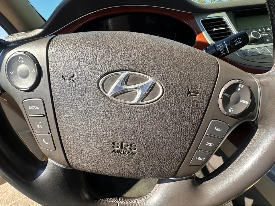 2013 Hyundai Genesis - Image 8 of 15