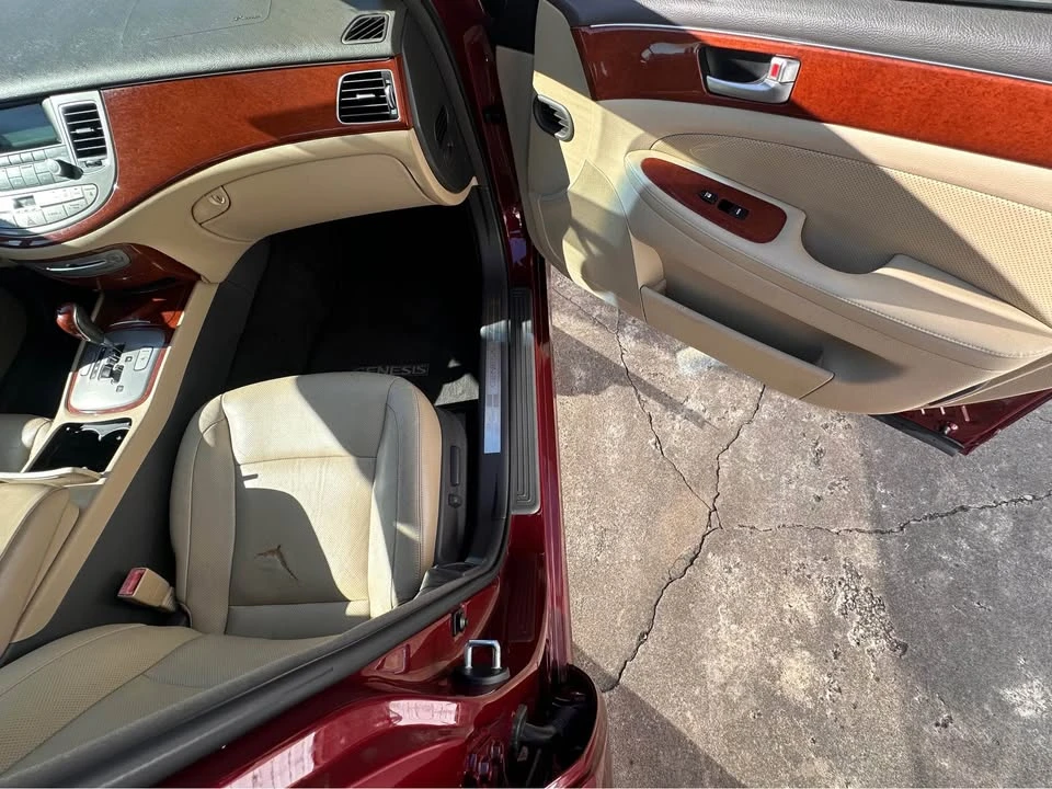 2013 Hyundai Genesis - Image 11 of 15