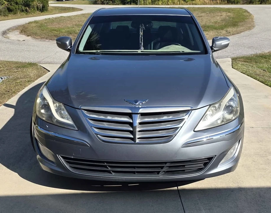 2013 Hyundai Genesis - Image 2 of 10