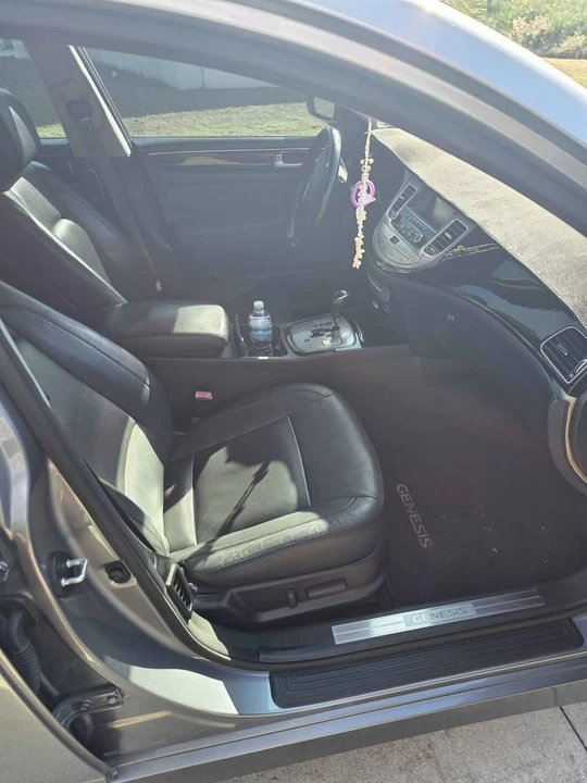 2013 Hyundai Genesis - Image 4 of 10