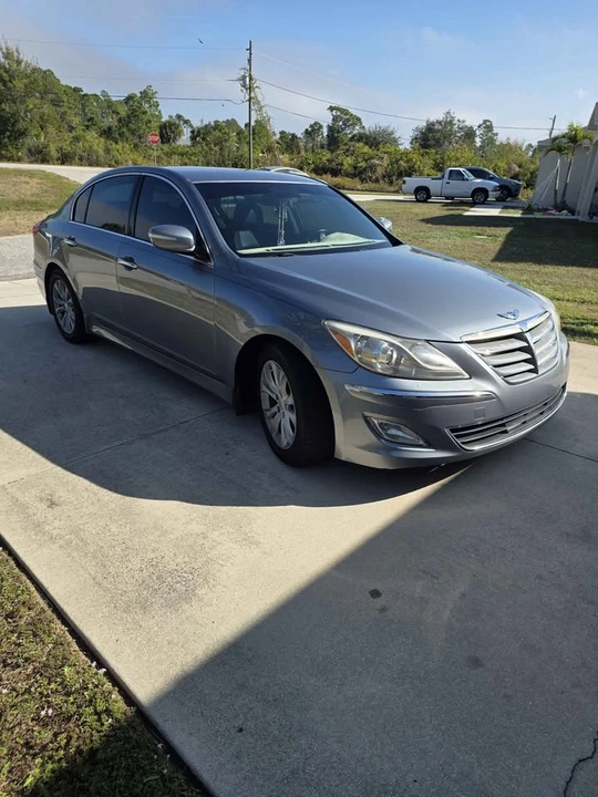 2013 Hyundai Genesis - Image 3 of 10