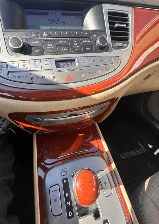 2013 Hyundai Genesis - Image 15 of 15