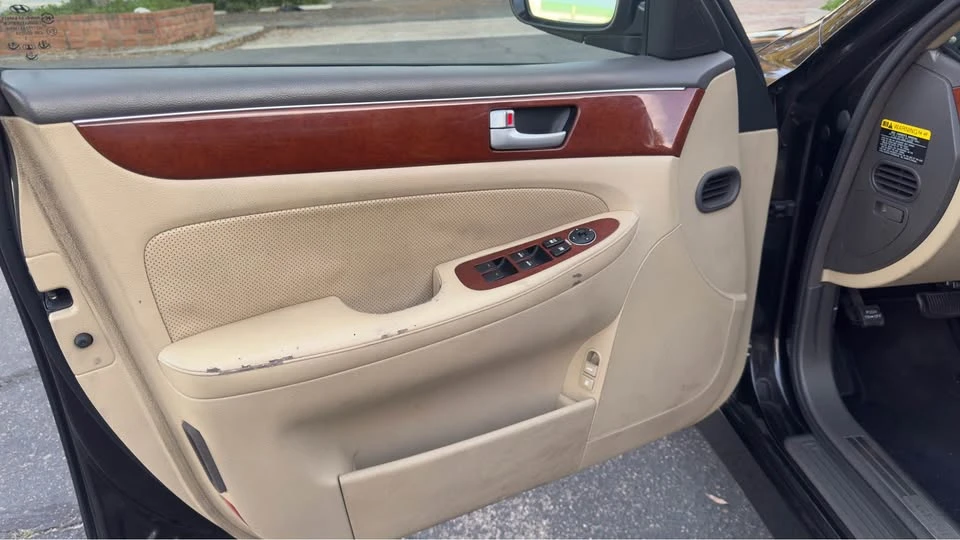 2013 Hyundai Genesis - Image 12 of 17