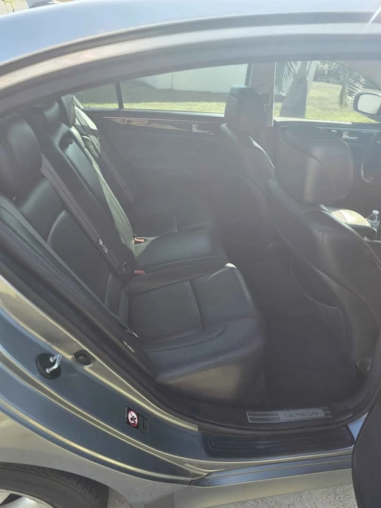 2013 Hyundai Genesis - Image 5 of 10