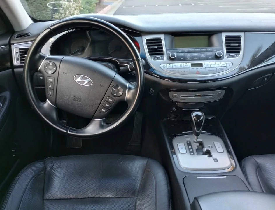 2013 Hyundai Genesis - Image 11 of 12