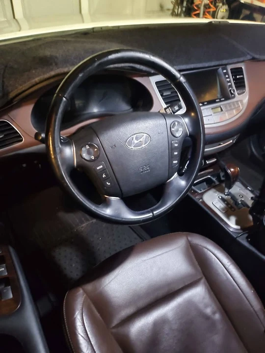 2013 Hyundai Genesis - Image 14 of 17