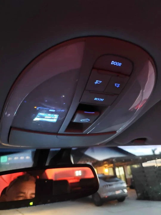 2013 Hyundai Genesis - Image 11 of 17
