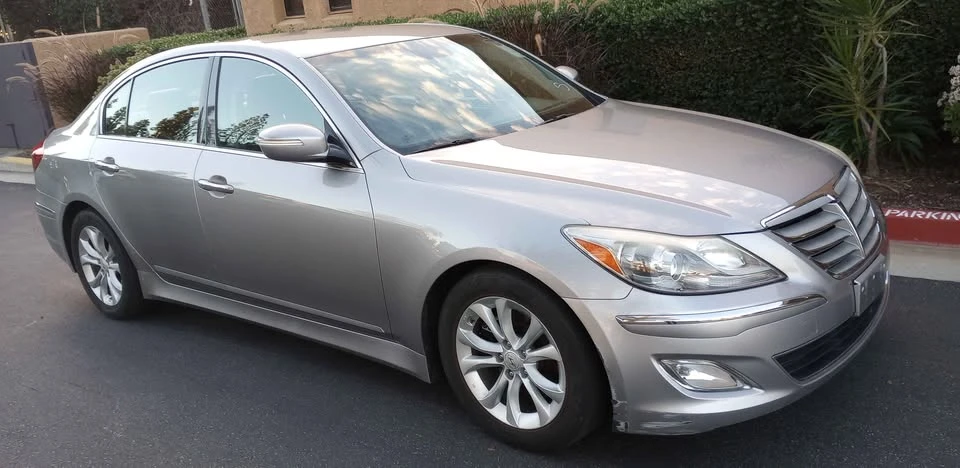 2013 Hyundai Genesis - Image 4 of 12