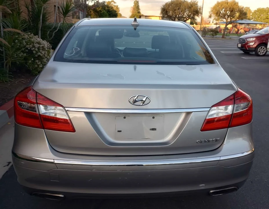 2013 Hyundai Genesis - Image 6 of 12
