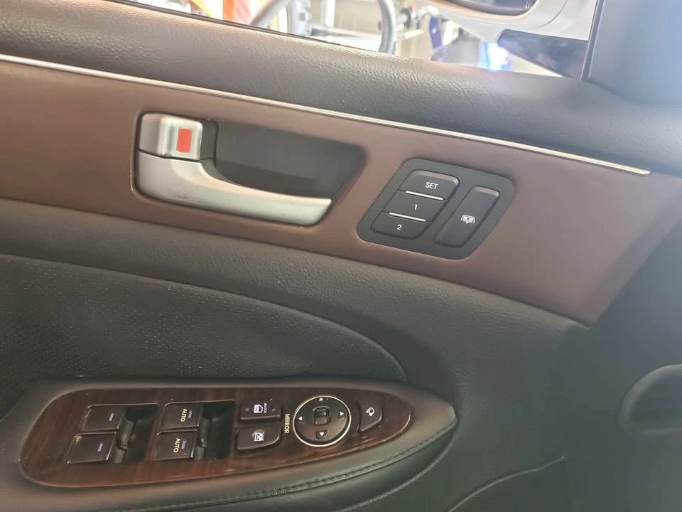 2013 Hyundai Genesis - Image 8 of 17