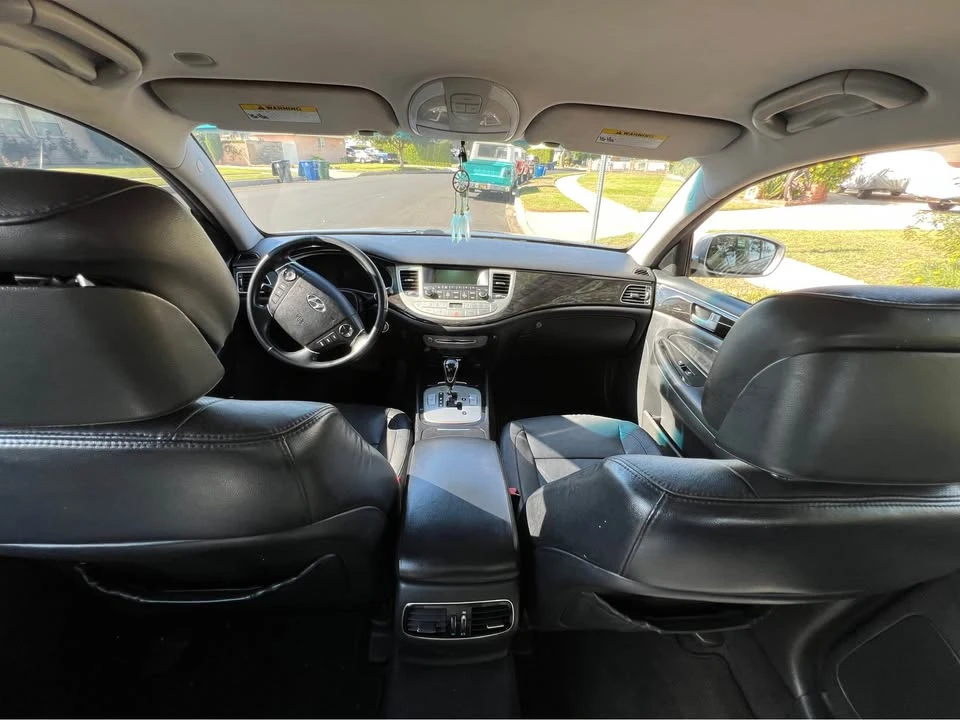 2013 Hyundai Genesis - Image 9 of 13