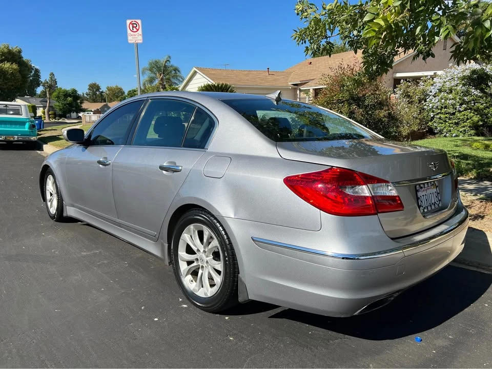 2013 Hyundai Genesis - Image 2 of 13