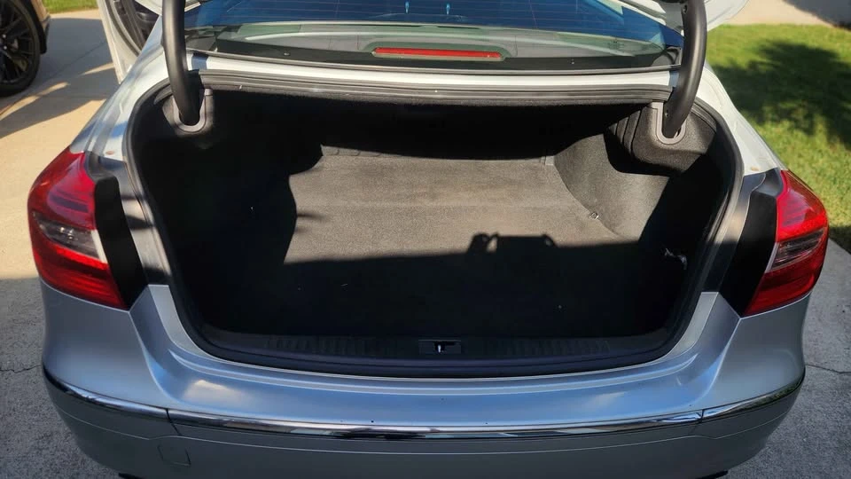 2013 Hyundai Genesis - Image 11 of 15
