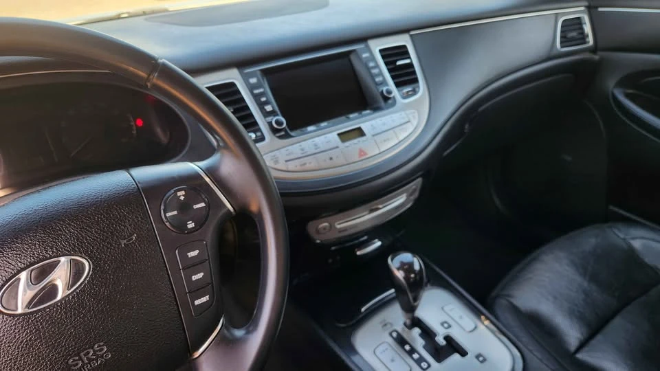 2013 Hyundai Genesis - Image 15 of 15