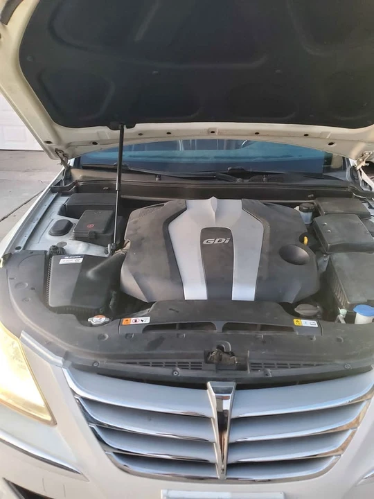2013 Hyundai Genesis - Image 12 of 17