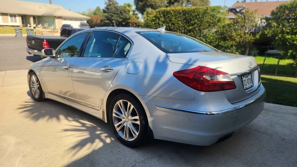 2013 Hyundai Genesis - Image 6 of 15
