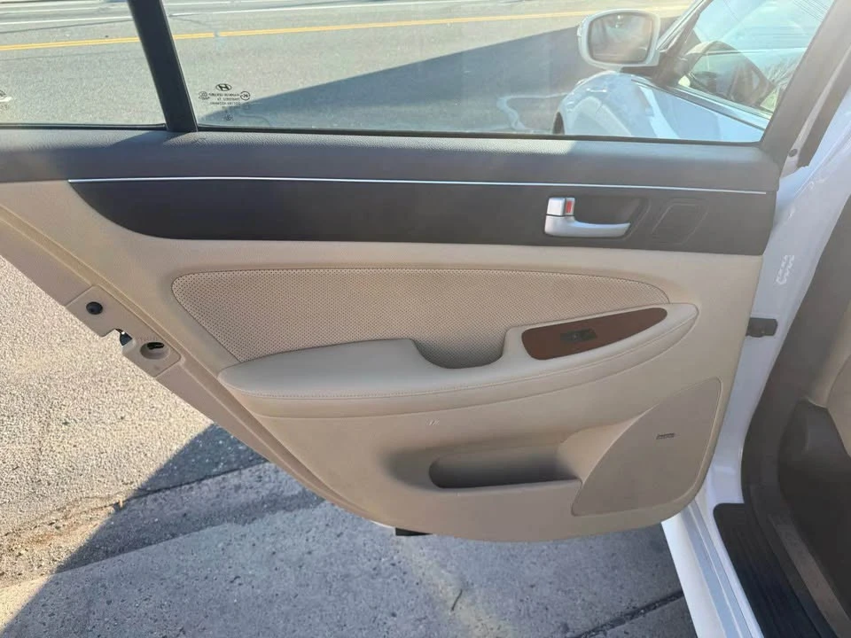 2013 Hyundai Genesis - Image 7 of 10
