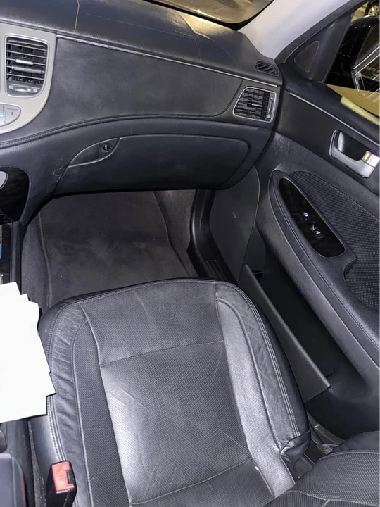 2013 Hyundai Genesis - Image 11 of 18