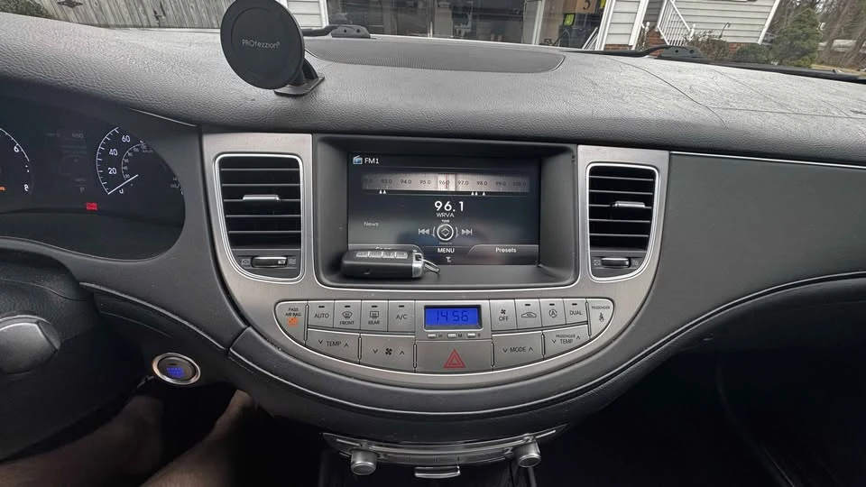 2013 Hyundai Genesis - Image 18 of 19