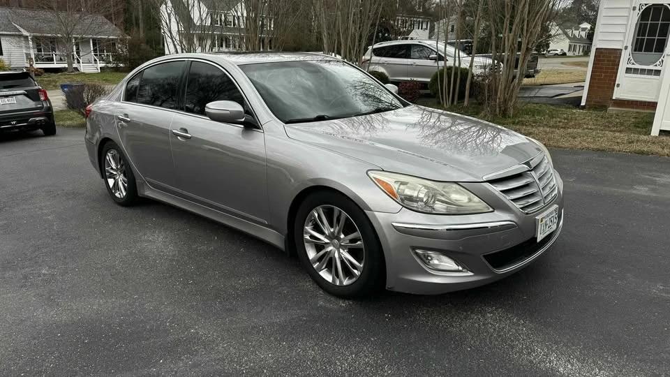 2013 Hyundai Genesis - Image 2 of 19