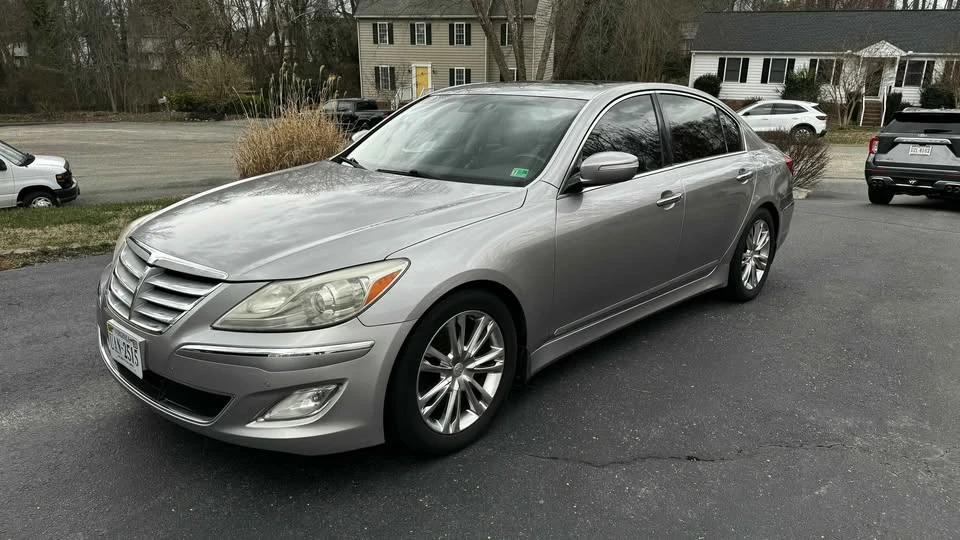 2013 Hyundai Genesis - Image 4 of 19