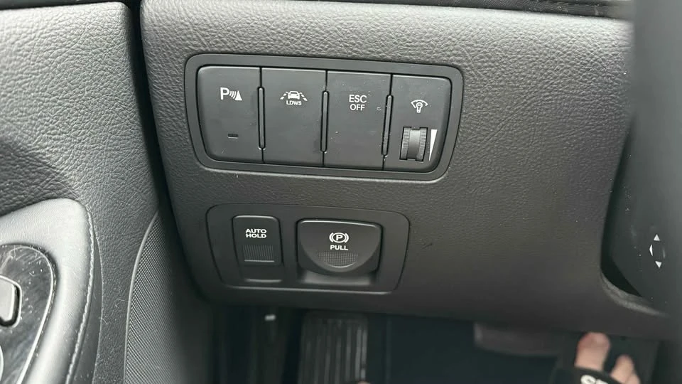 2013 Hyundai Genesis - Image 14 of 19