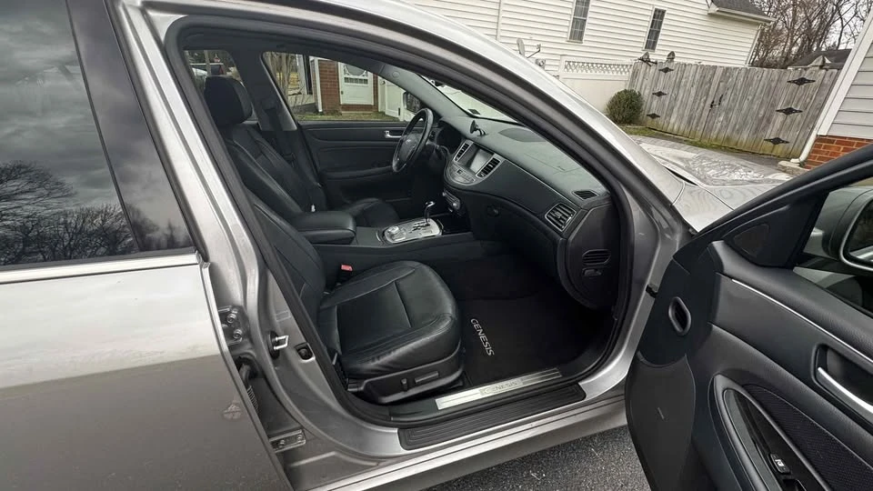 2013 Hyundai Genesis - Image 7 of 19