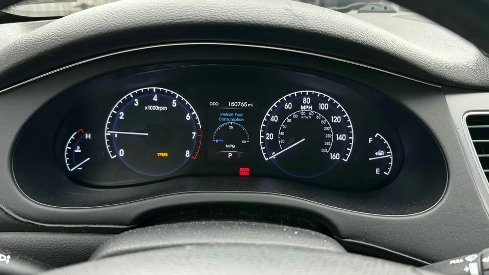 2013 Hyundai Genesis - Image 16 of 19
