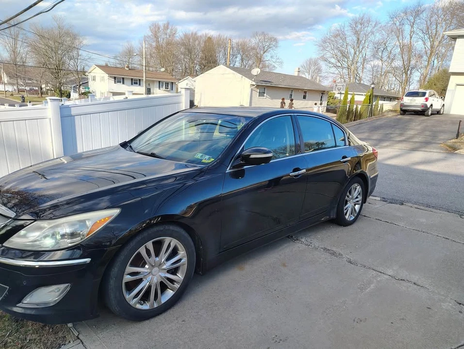 2013 Hyundai Genesis - Image 2 of 8
