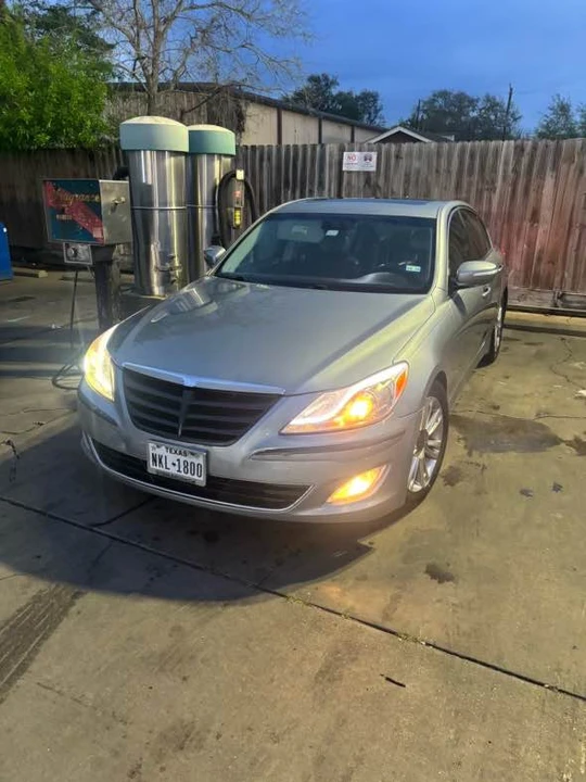 2013 Hyundai Genesis - Image 2 of 6